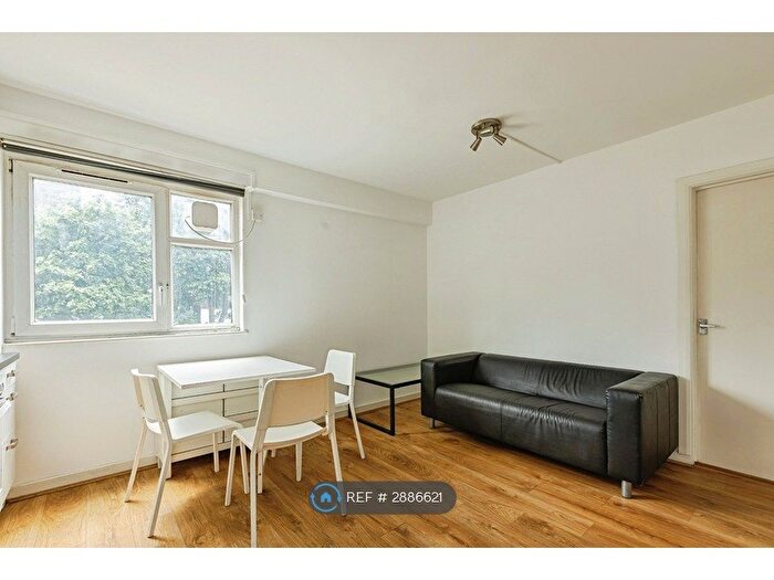 3 Bedroom Flat To Rent In Cropley Court, London, N1
