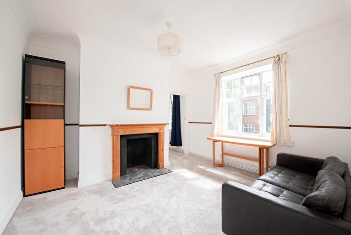2 Bedroom Apartment To Rent In Belsize Grove, London, NW3