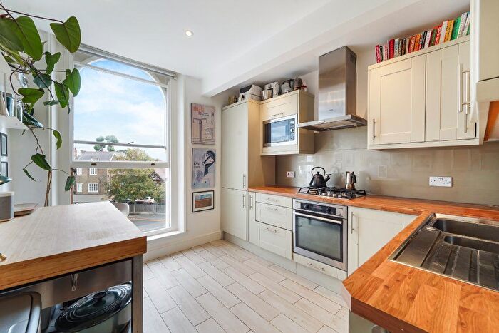 3 Bedroom Flat To Rent In Crooked Billet, SW19