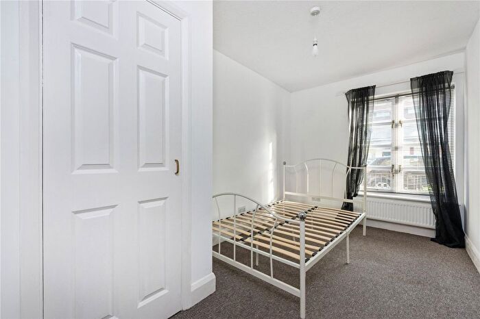 2 Bedroom Flat For Sale In Hainton Close, London, E1