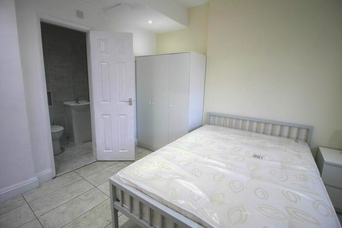 2 Bedroom Flat To Rent In Corbins Lane, South Harrow, Harrow HA2