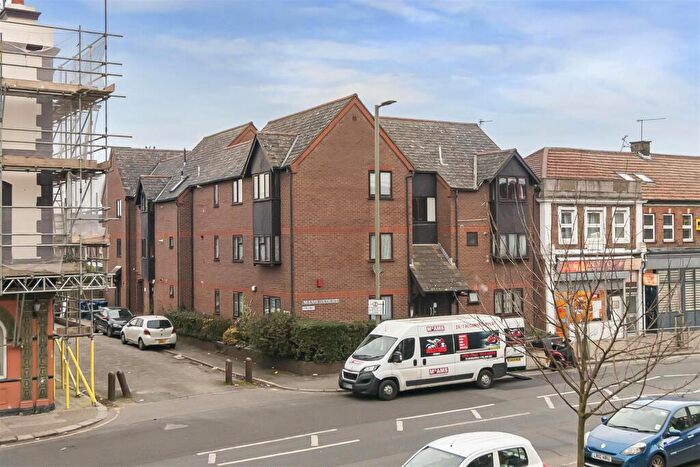 2 Bedroom Flat For Sale In Manor Court, Cricklewood, NW2