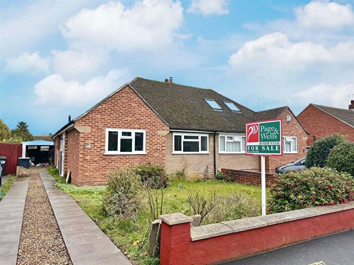 2 Bedroom Semi Detached Bungalow For Sale In Priory Grove, Ditton, Aylesford, ME20