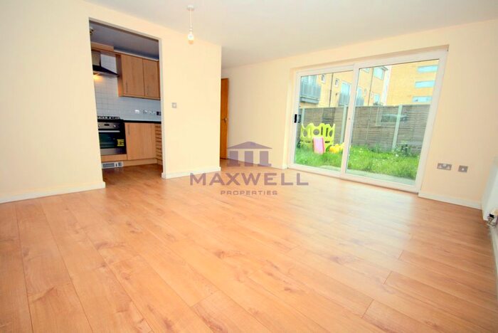 1 Bedroom Flat To Rent In Miles Drive, Thamesmead, London, SE28