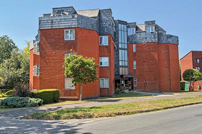 2 Bedroom Flat For Sale In Wimborne, BH21