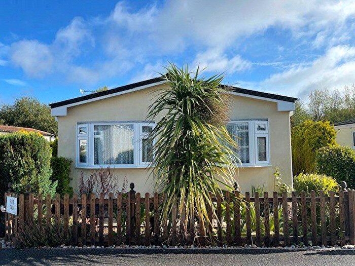 2 Bedroom Mobile/park Home For Sale In Selwood Park, Weymans Avenue, Kinson, Bournemouth, Dorset, BH10