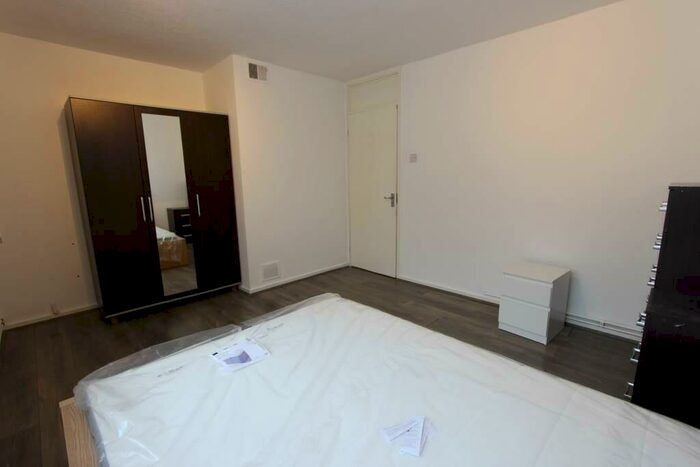 2 Bedroom Apartment To Rent In Crescent Road, London, N22