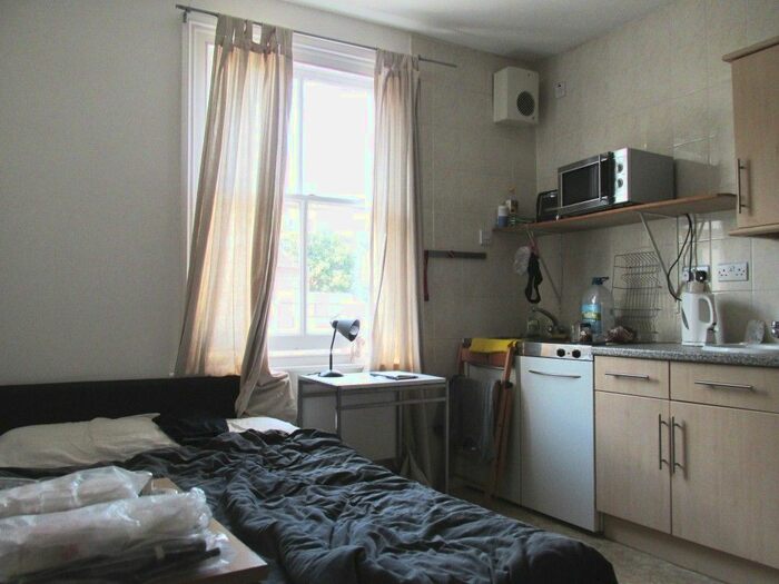 Studio To Rent In Benwell Road, London, N7