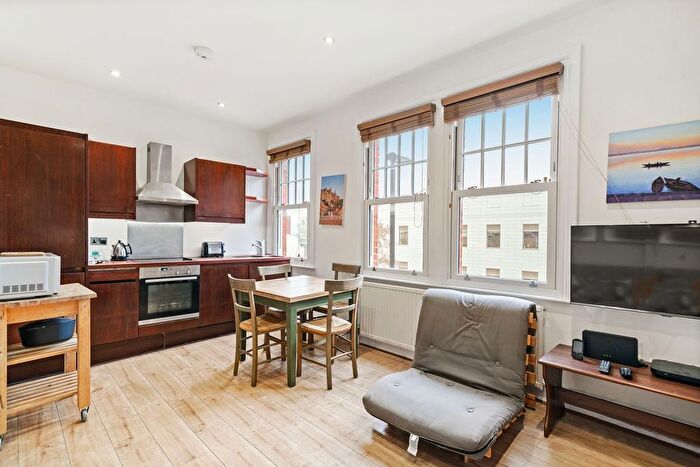 2 Bedroom Maisonette To Rent In Highgate Hill, London, N19