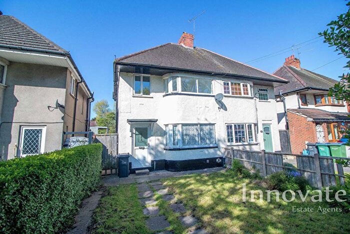 3 Bedroom Semi-Detached House For Sale In Wolverhampton Road, Oldbury, B69