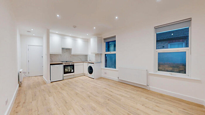 Studio To Rent In Green Lanes, London, N4