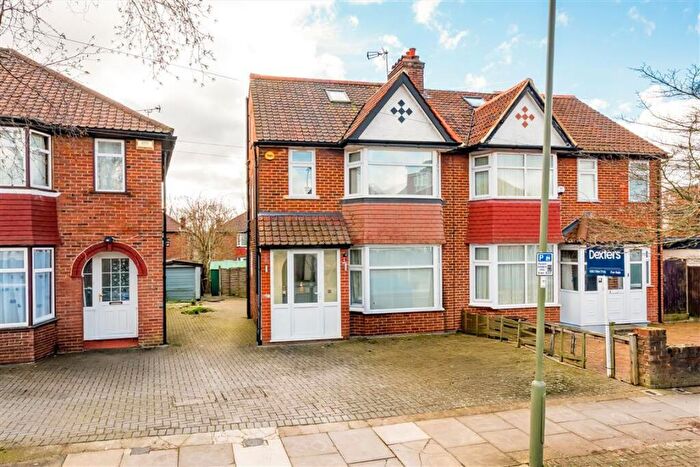 4 Bedroom House For Sale In Cumbrian Gardens, Cricklewood, NW2