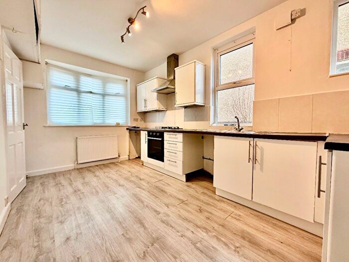 3 Bedroom Semi-Detached House To Rent In Wisewood Avenue, Sheffield, S6