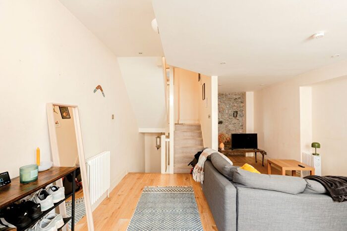 2 Bedroom Town House For Sale In Woodbury Lane, Clifton, Bristol, BS8