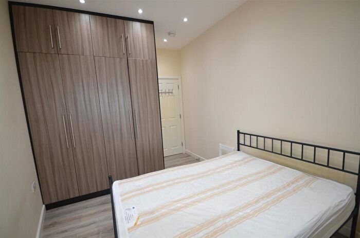 1 Bedroom Flat To Rent In High Road, London, N2