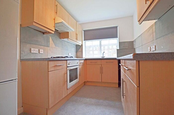 2 Bedroom Apartment For Sale In Withdean Rise, Brighton, BN1