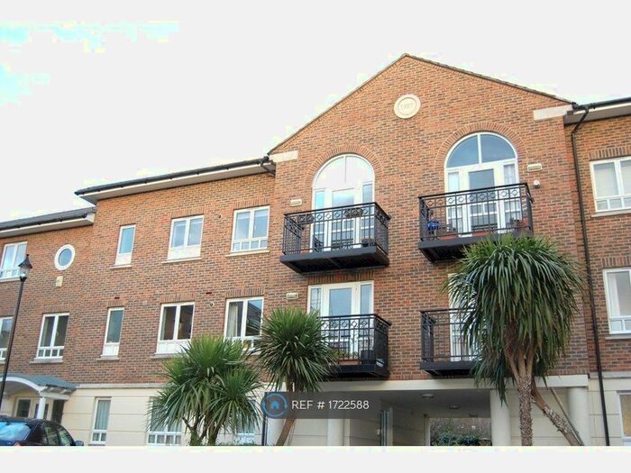 2 Bedroom Flat To Rent In Severn Court, Kingston Upon Thames, KT2