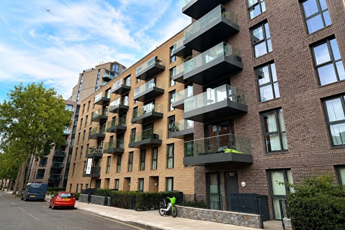 1 Bedroom Apartment For Sale In Coster Avenue, London, N4