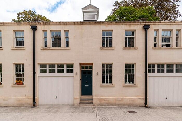 2 Bedroom House To Rent In Henrietta Mews, Bath, BA2