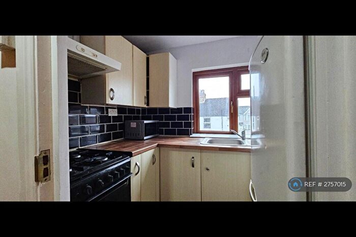 2 Bedroom Flat To Rent In Wedderburn Road, Barking, IG11