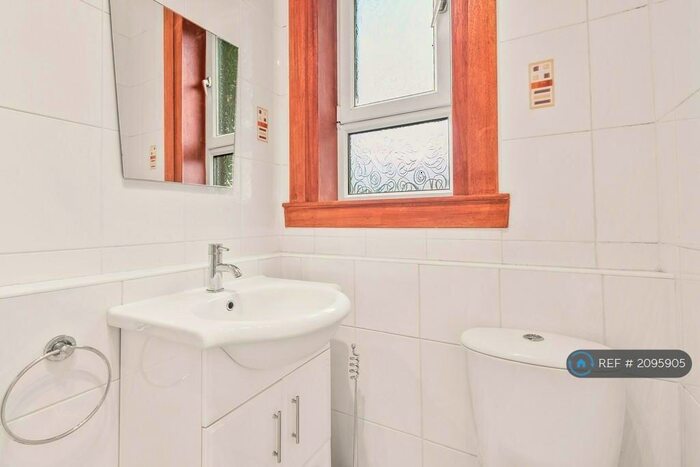 3 Bedroom Flat To Rent In Larchfield Avenues, Glasgow, G14