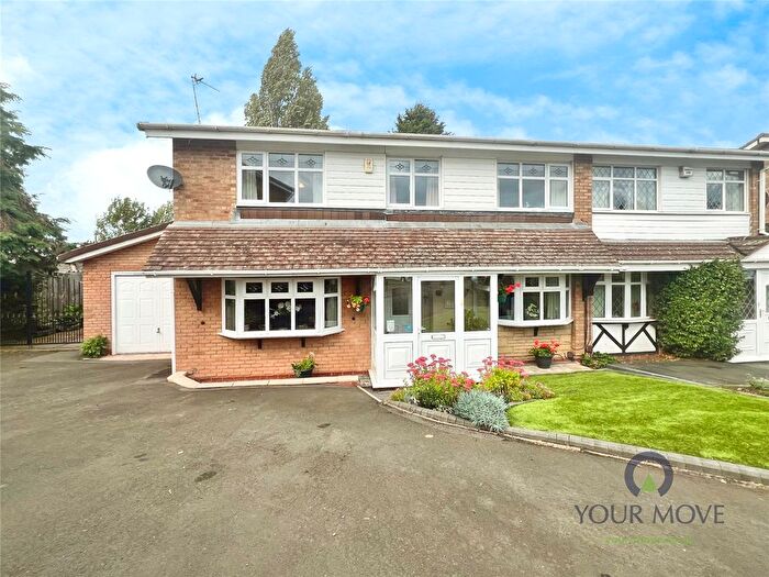 4 Bedroom Semi-detached House For Sale In Packwood Road, Tividale, Oldbury, West Midlands, B69