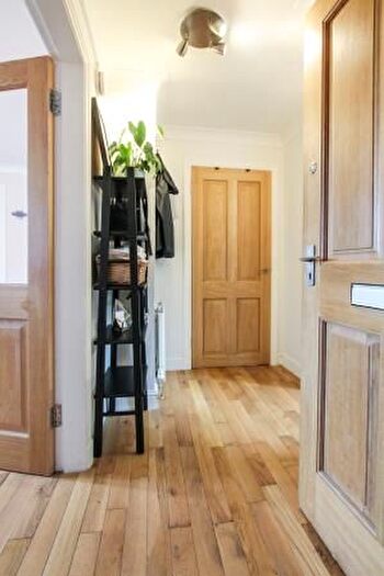 1 Bedroom Flat To Rent In / Meadowbank Crescent, Edinburgh, EH8