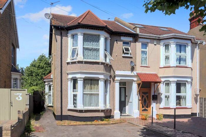 1 Bedroom Flat To Rent In Kilworth Avenue, Southend-On-Sea, SS1