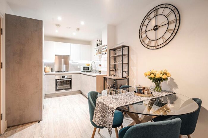 1 Bedroom Flat For Sale In High Wycombe, Town Centre, Buckinghamshire, HP11