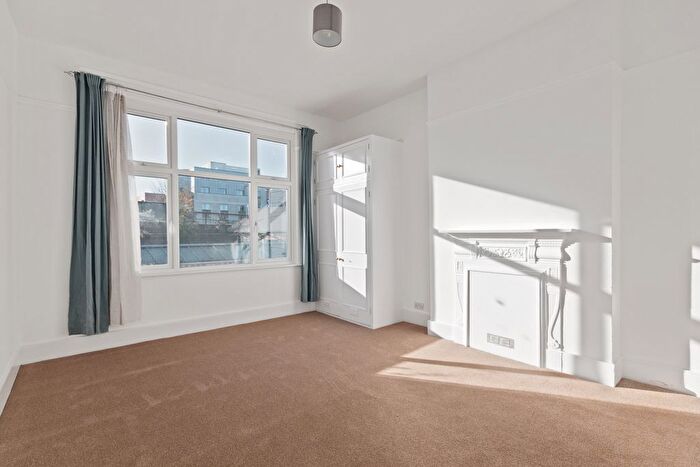 2 Bedroom Flat To Rent In Balham Station Road, Balham, SW12