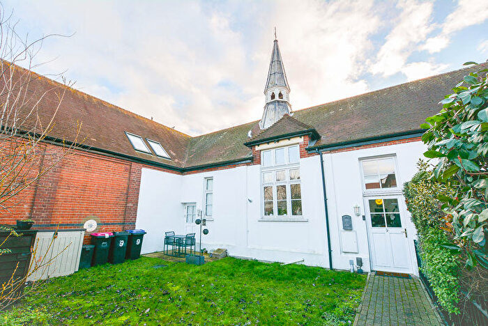 1 Bedroom Bungalow For Sale In Old School Court, Southend-On-Sea, SS3