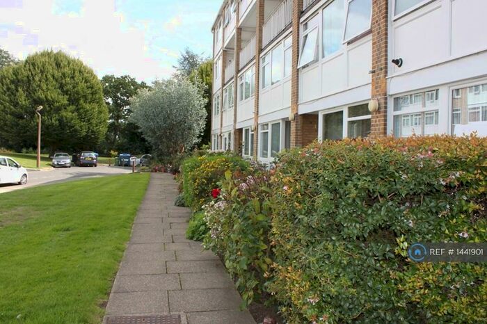 3 Bedroom Maisonette To Rent In Tarnwood Park, London, SE9