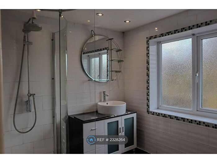 5 Bedroom Semi-Detached House To Rent In Hollybank, York, YO41