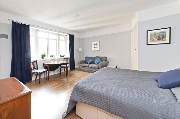 Studio To Rent In Vicarage Court, Kensington, W8