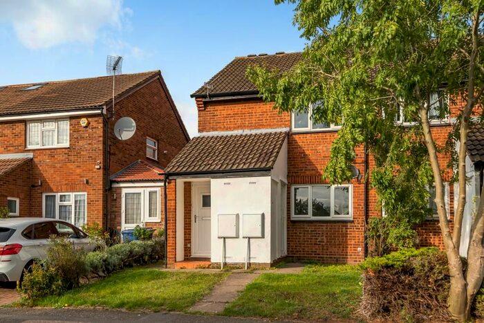 1 Bedroom Flat To Rent In Sampson Avenue, Barnet, EN5