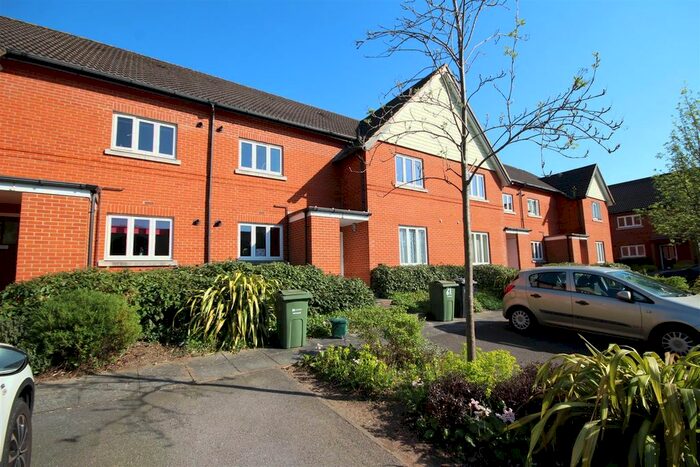 2 Bedroom Maisonette To Rent In Henderson Avenue, Guildford, GU2