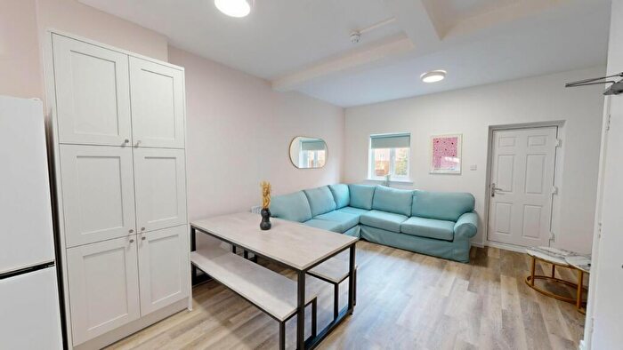 6 Bedroom House To Rent In Gamble Street, NG7