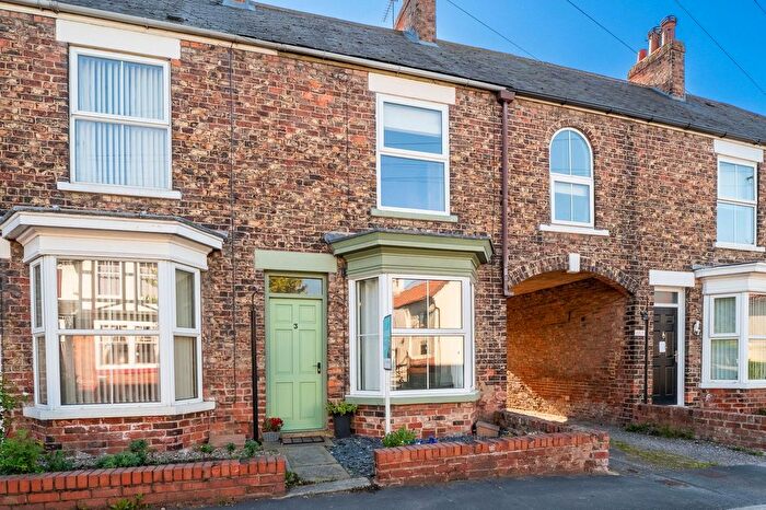 3 Bedroom Terraced House For Sale In Main Street, Hemingbrough, YO8