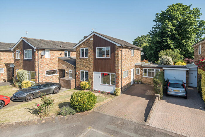 3 Bedroom Link Detached House For Sale In Rectory Close, Farnham Royal, SL2