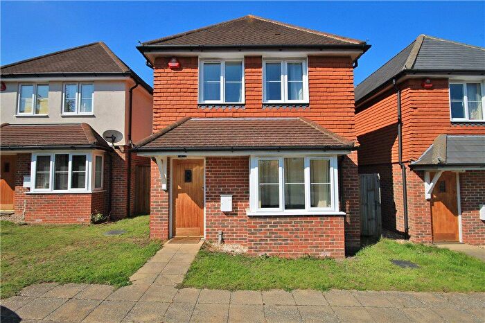 3 Bedroom Detached House To Rent In The Gables, Guildford, Surrey, GU2