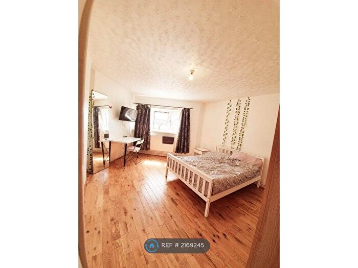 3 Bedroom Flat To Rent In Rogers Estate, London, E2