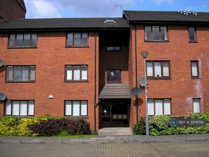 2 Bedroom Flat To Rent In Landressy Place, Glasgow, G40