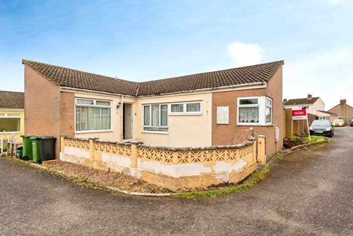 1 Bedroom Bungalow For Sale In Woodend, Kingswood, Bristol, BS15