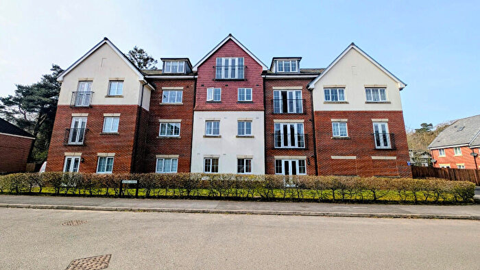 2 Bedroom Flat For Sale In Royal Drive, Bordon, Hampshire, GU35