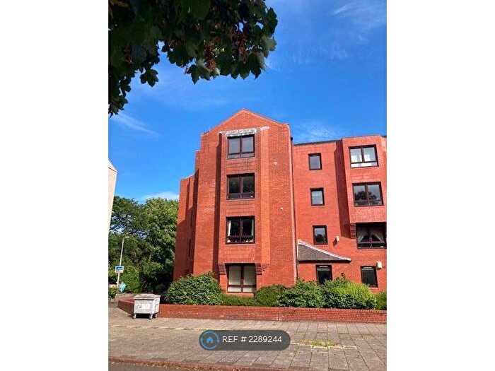 2 Bedroom Flat To Rent In Langlands Court, Glasgow, G51