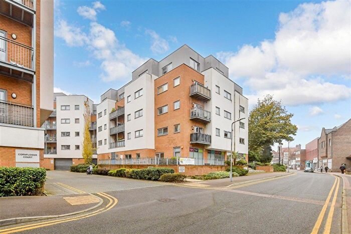 2 Bedroom Flat For Sale In Sovereign Way, Tonbridge, Kent, TN9