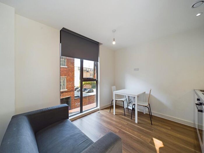 Flat To Rent In Wolstenholme Square, Block D, Parr Street, L1