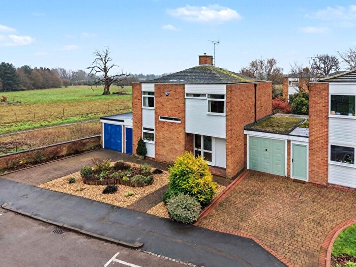 4 Bedroom Link Detached House For Sale In Coach Road, Henlow, SG16