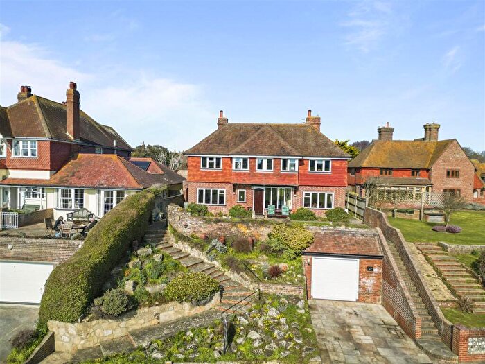 4 Bedroom Detached House For Sale In Chyngton Road, Seaford, BN25