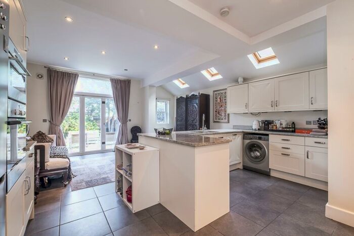 4 Bedroom Terraced House To Rent In Englewood Road London, SW12